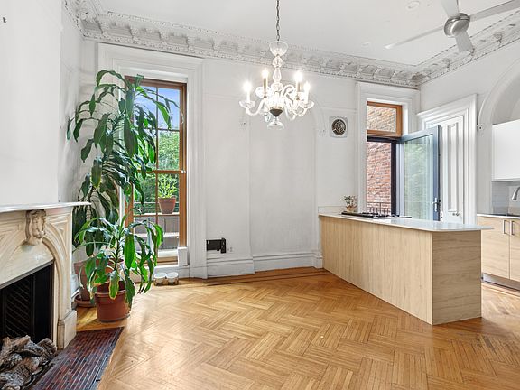 2nd image of 101 Saint James Pl #1