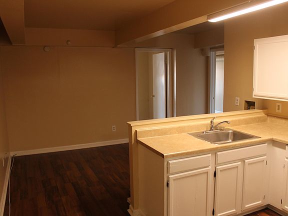 4th image of 717 E 4th St APT 2