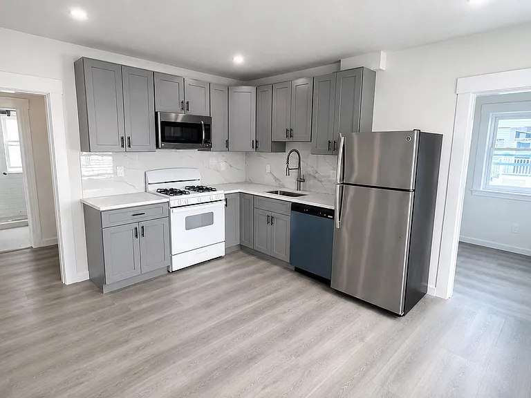 17-19 Lowe St #1 — Photo 1