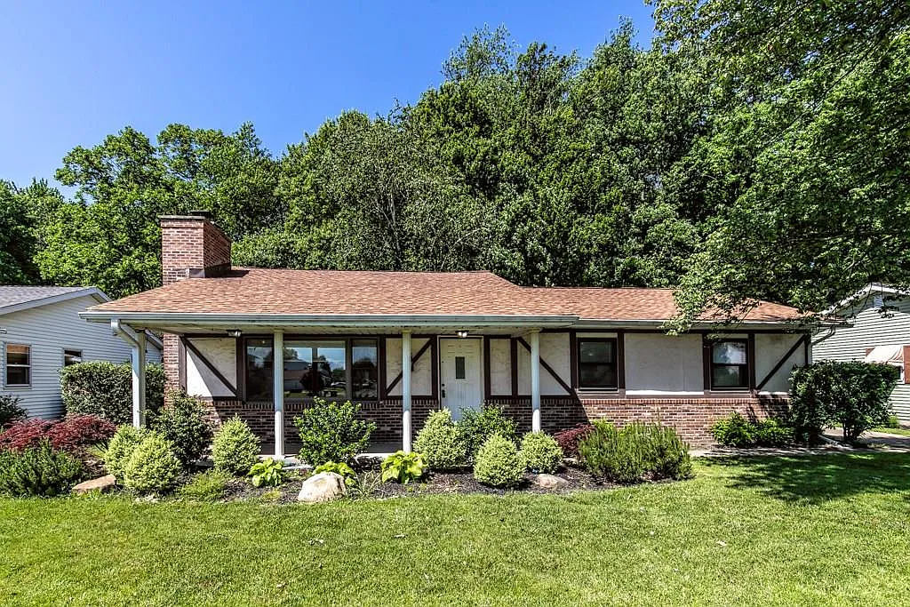 4526 Amherst Rd photo 1