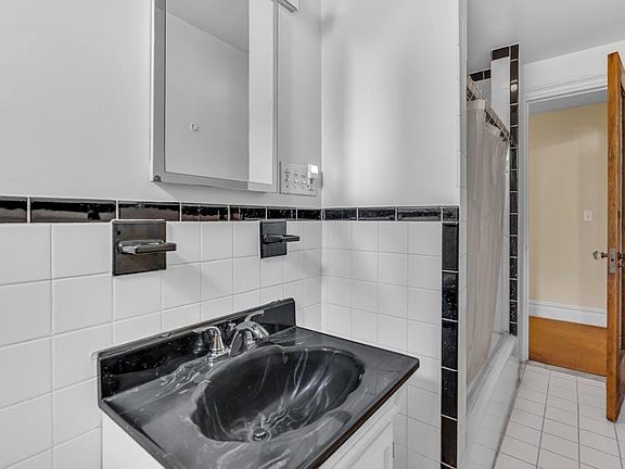 4th image of 50 Glenwood Ave APT 706