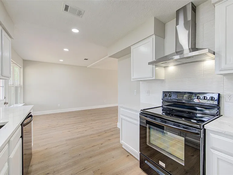 328 Meadow Wood Ct — Photo 5
