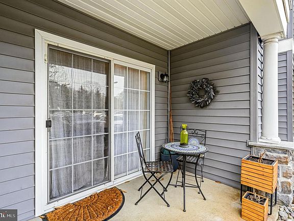 5th image of 326 Nicholas Dr