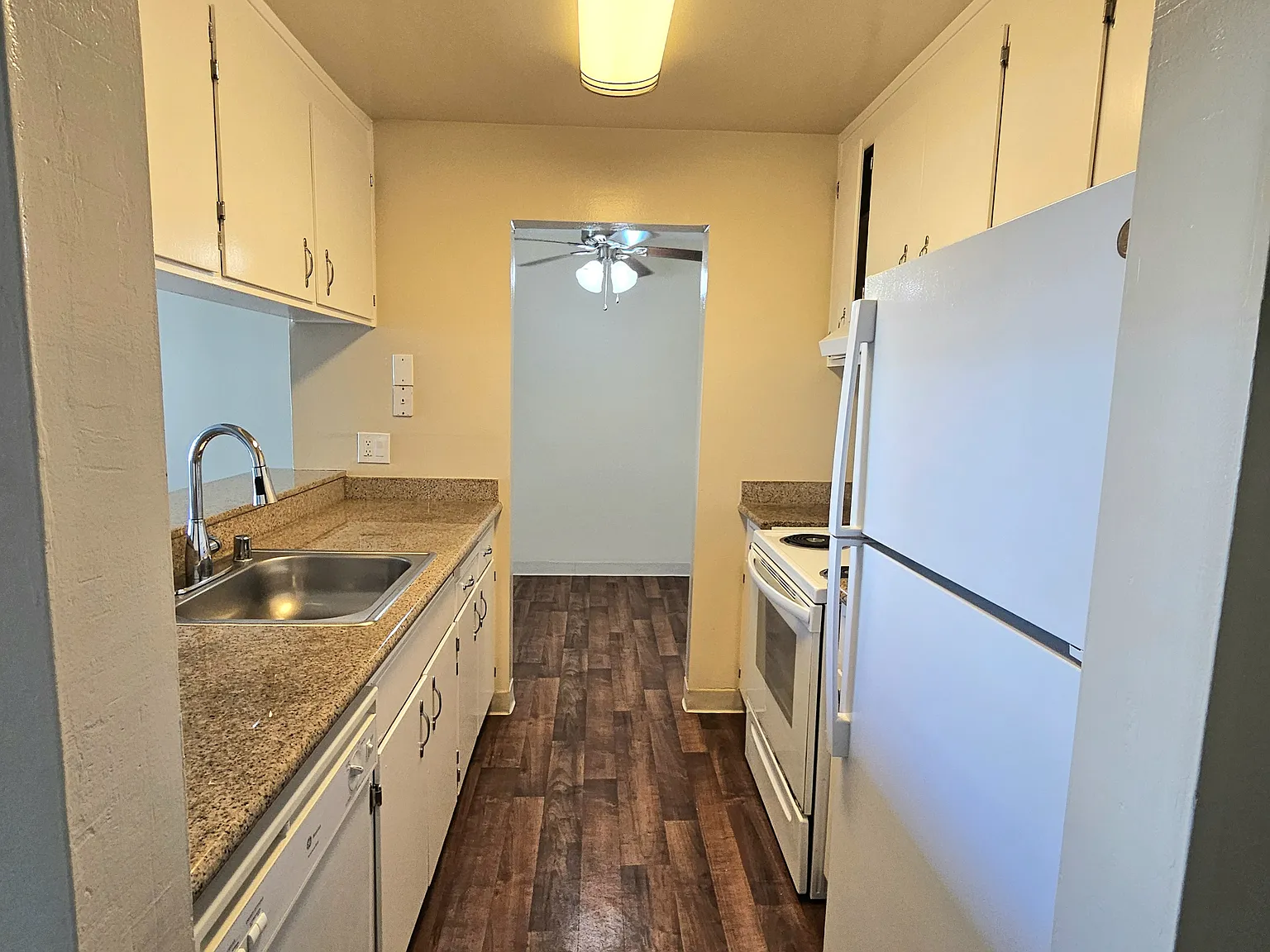 690 Leahy Street — Photo 3