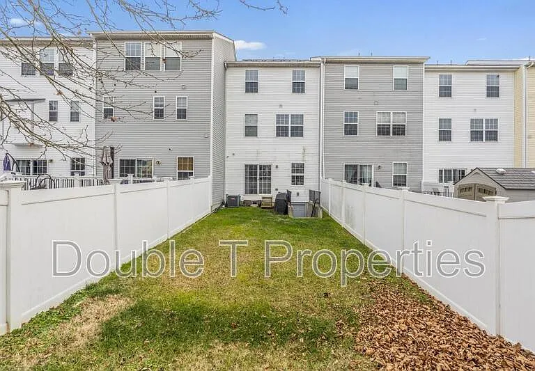 1841 Graymount Way — Photo 20