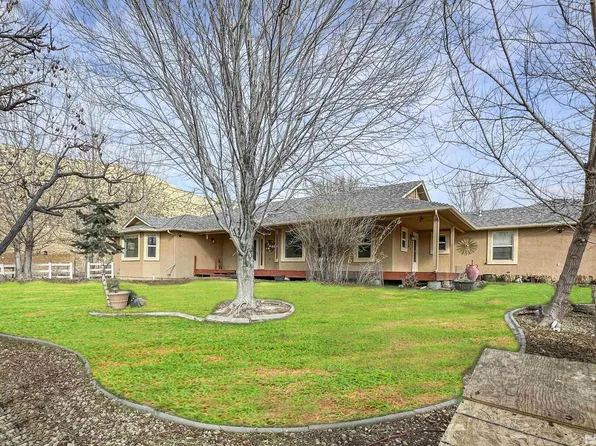 200 Descanso Ln, Sparks, NV 89441