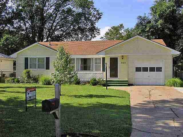 1st image of 828 E Kirwin Ave