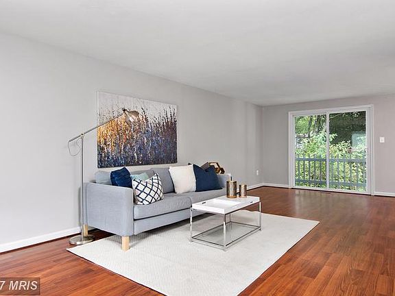 3rd image of 279 Laguna Cir