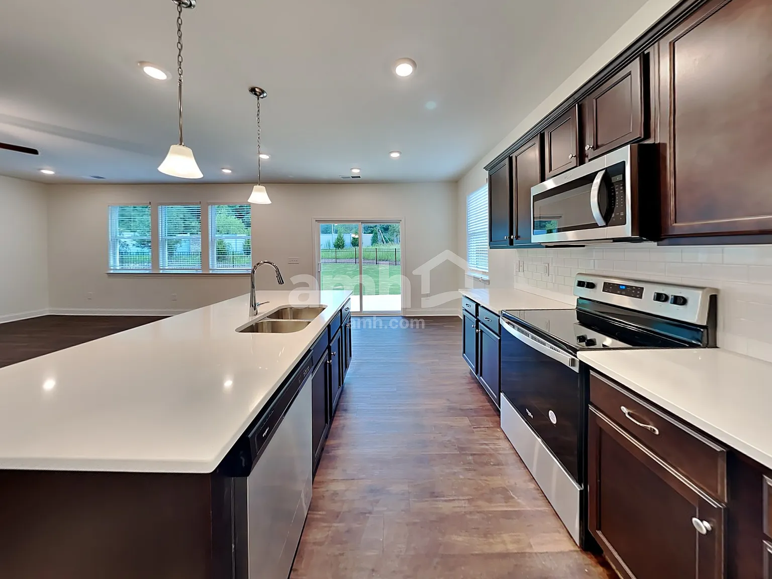 5 bed, 3.0 bath, 2850 sqft, $2,820 — Photo 4