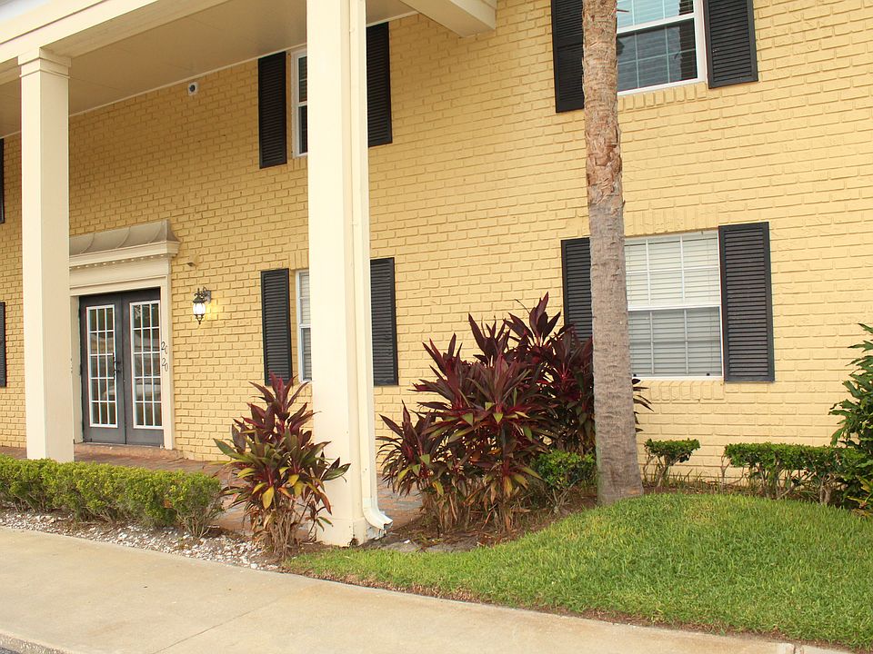 1st image of 208 Lewfield Cir