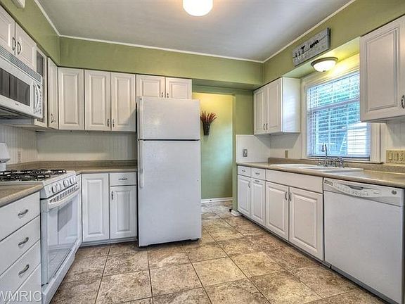 3rd image of 2555 Belfast Ave SE