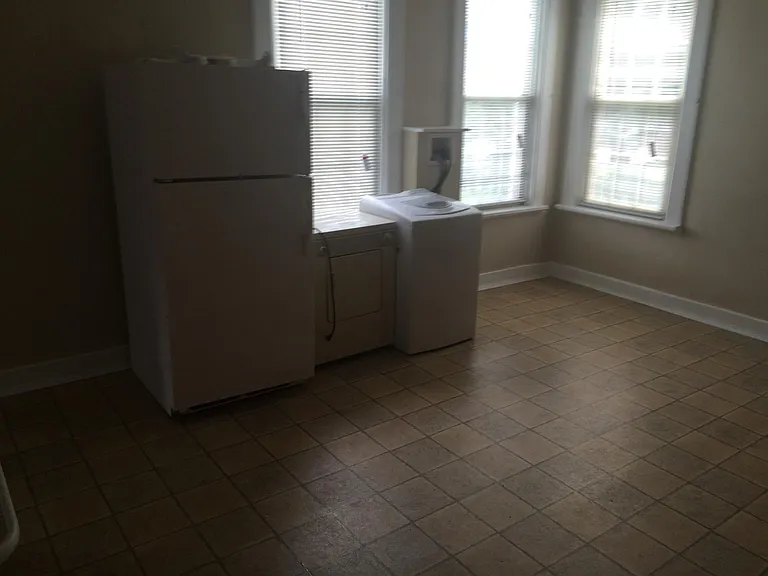229 James St — Photo 4