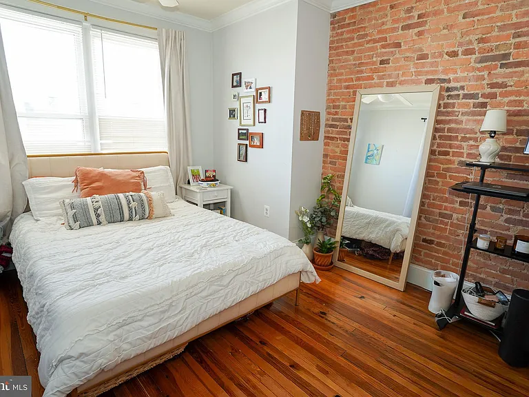 712 S Linwood Ave — Photo 7