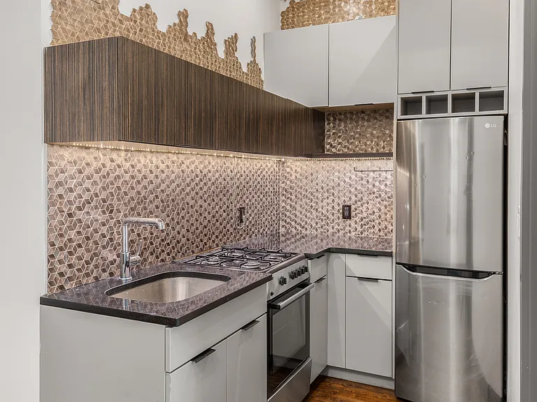 272 Throop Ave #3R — Photo 2
