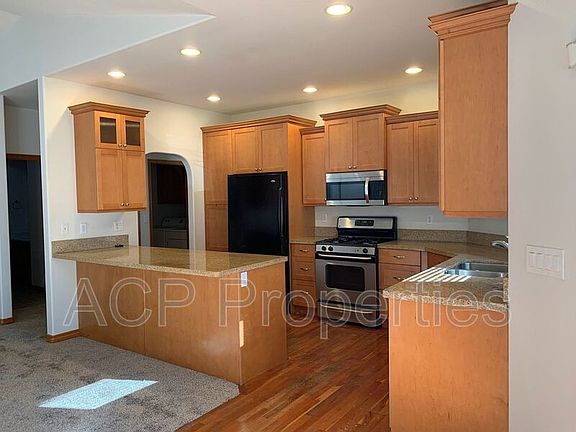 3rd image of 627 Darby Dr