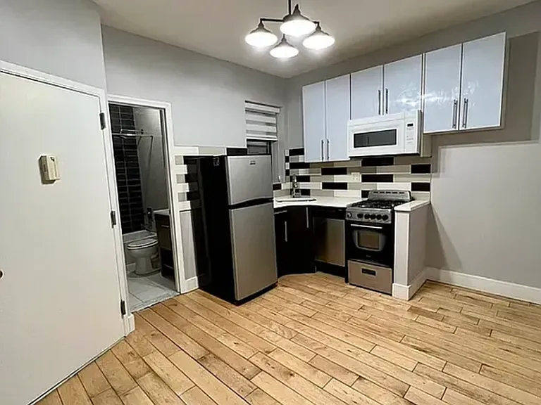 399 Chauncey St #2C — Photo 1