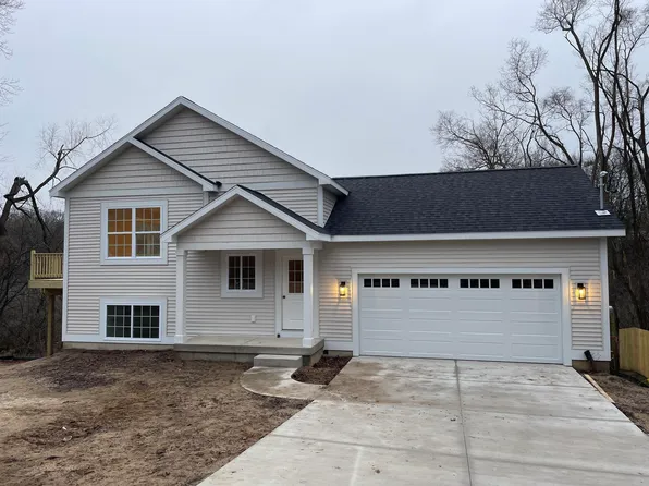 1860 Kreft St NE, Grand Rapids, MI 49525