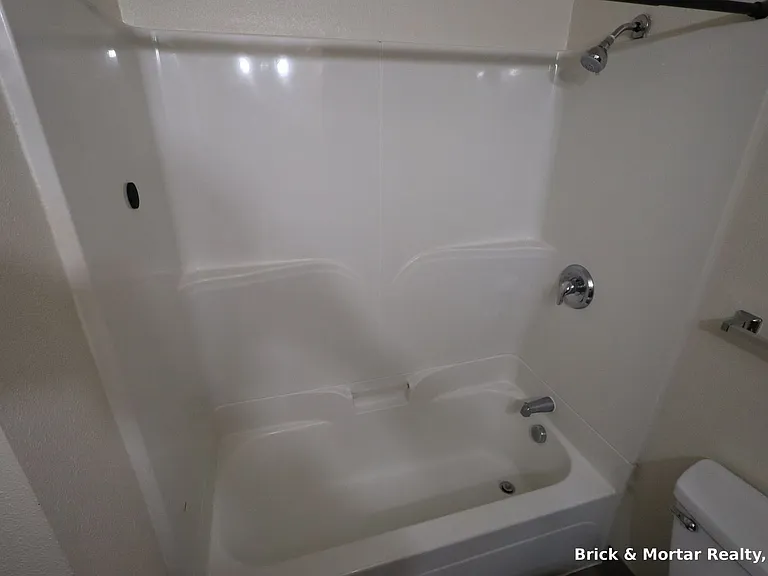 973 E Jefferson St #1-20 — Photo 8