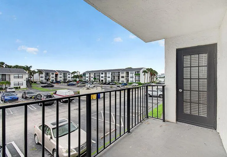 738 Executive Center Dr #21 — Photo 18