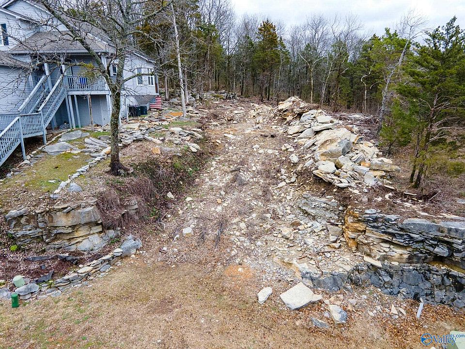2nd image of 569 Farmingdale Dr