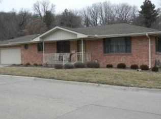 2 Parkwood Cir, Council Bluffs, IA 51503