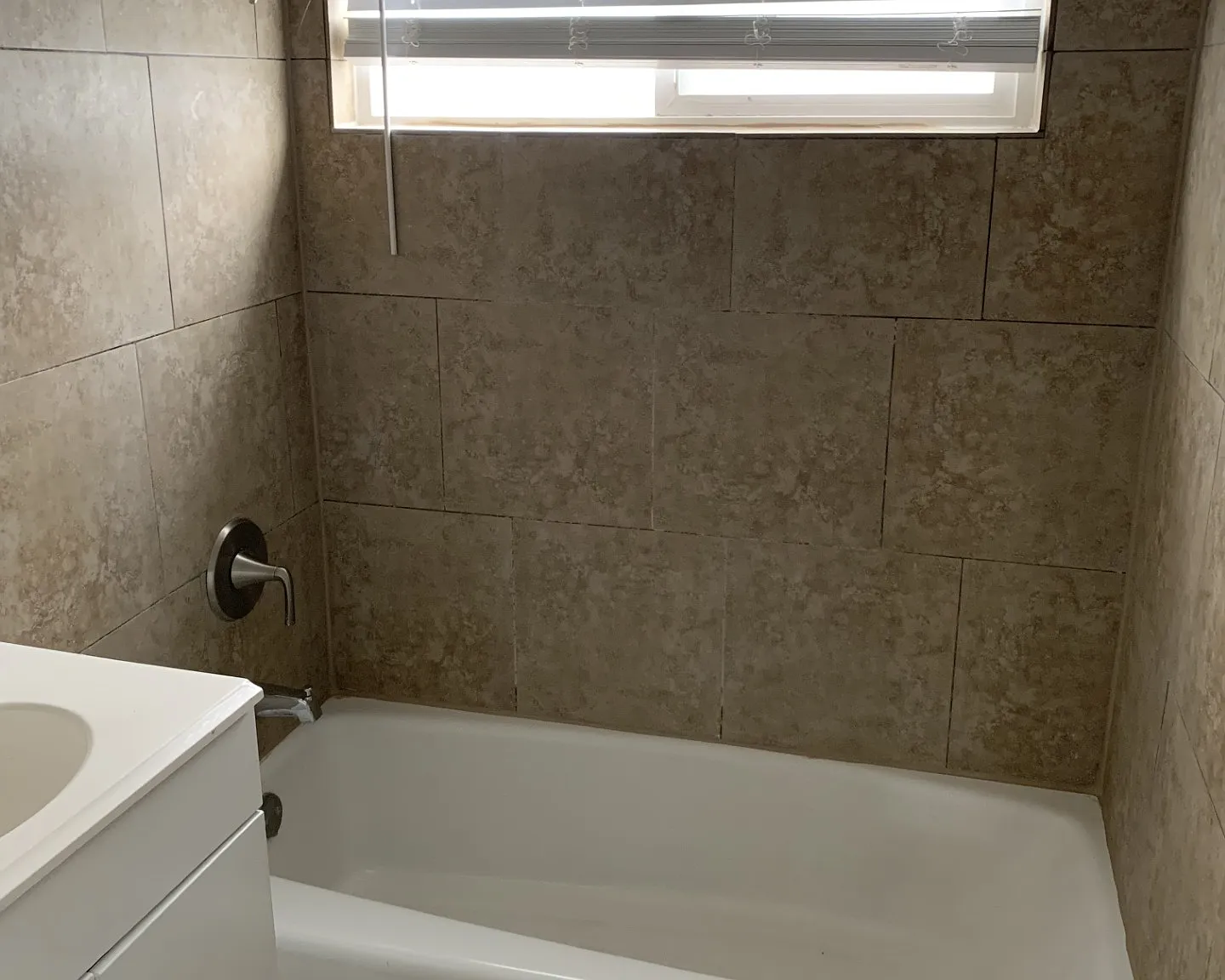 2 bed, 725 sqft, $2,400 — Photo 3