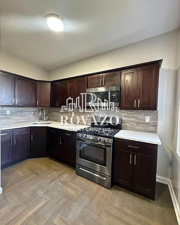 1st image of 352 William St #402
