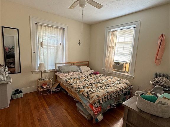 2nd image of 588 Washington St APT 4