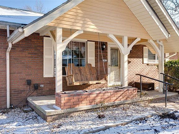 3rd image of 501 Valley West Dr