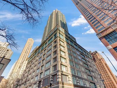 100 E Huron St APT 1202, Chicago, IL, 60611