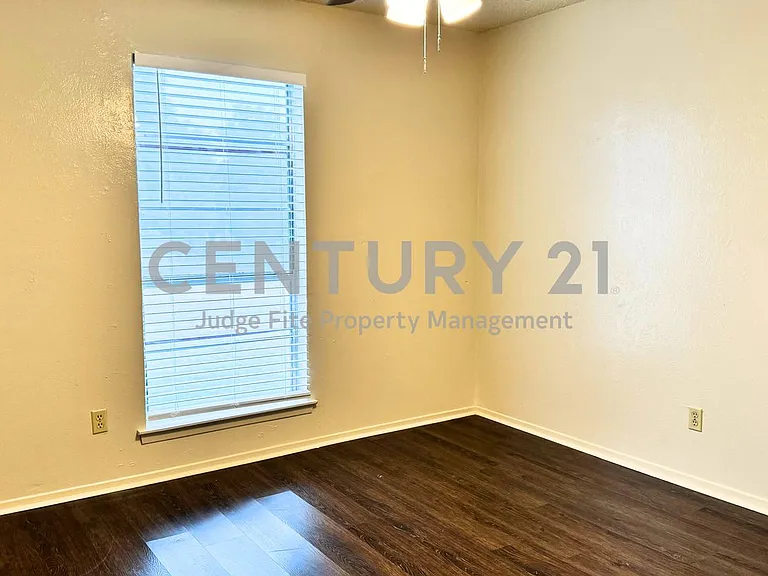 628 Taylor Ct — Photo 14