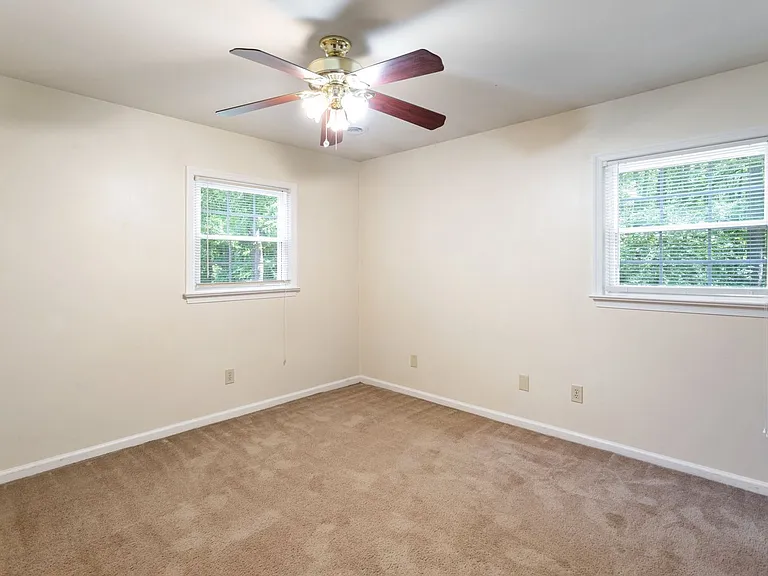 106 Rowe Dr — Photo 16