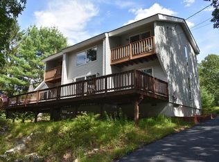 801 Long Ridge Ct W, Hawley, PA 18428