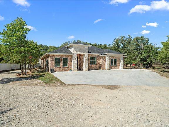 3rd image of 775 Phillips Dr