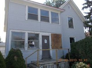 525 Saint John St, Elgin, IL 60120