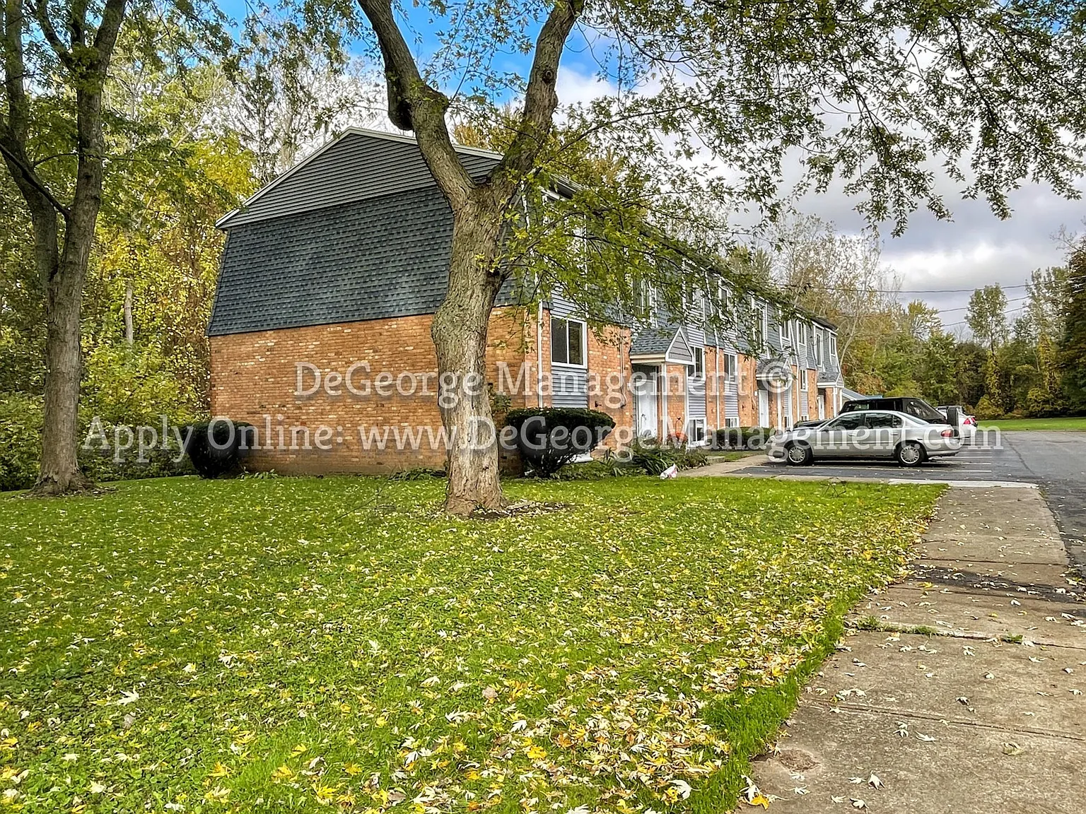 Woodside Court Apartments — Photo 2