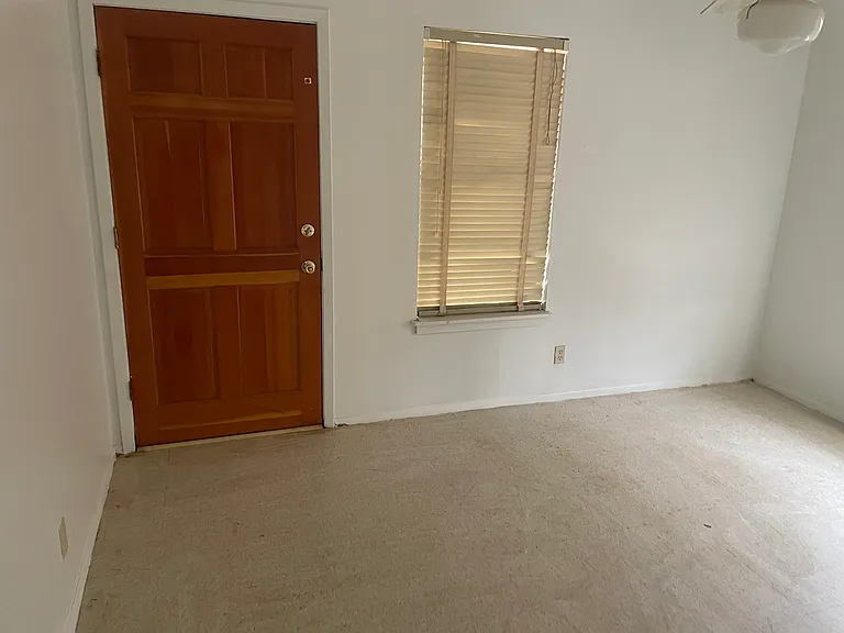 1102 E Lane St — Photo 17