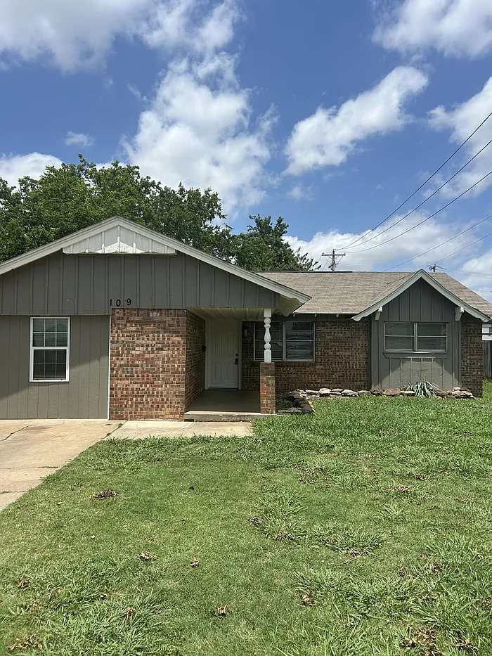 4 bed, 1.0 bath, 1316 sqft, $1,450 — Photo 2