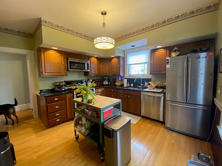 Kitchen (12' x 13.5')