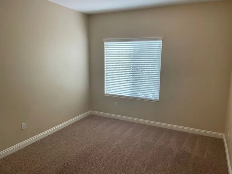 321 Waterton Lakes Ave — Photo 16