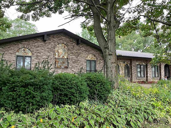 3rd image of 5847 Flossmoor Ct