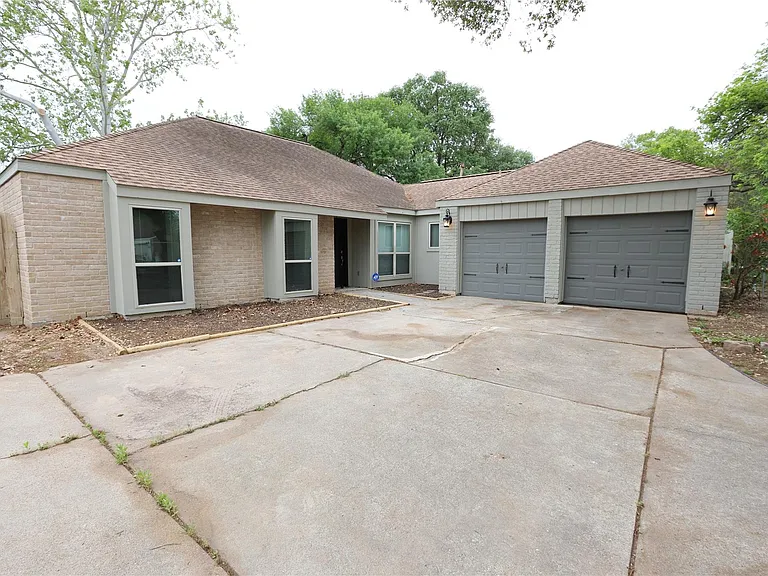 15911 Haven Hills Dr — Photo 2