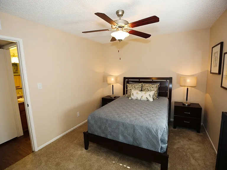 10134 W Mohawk Ln — Photo 24