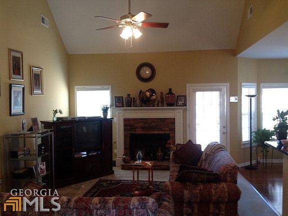 3rd image of 303 Old Mill Dr