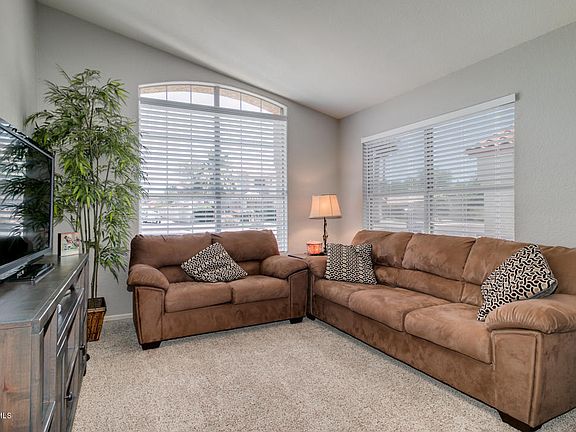 4th image of 1095 W Macaw Dr