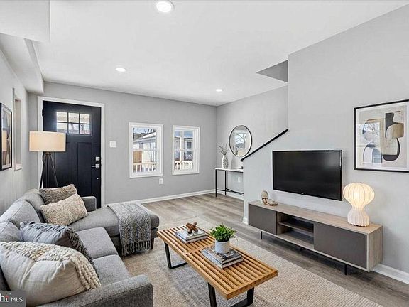 4th image of 132 Prospect St