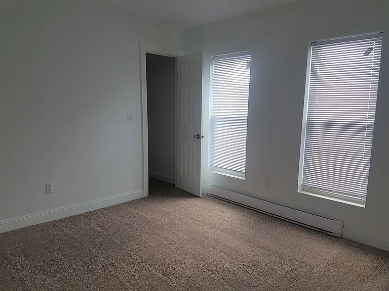 327 W 8th St — Photo 12