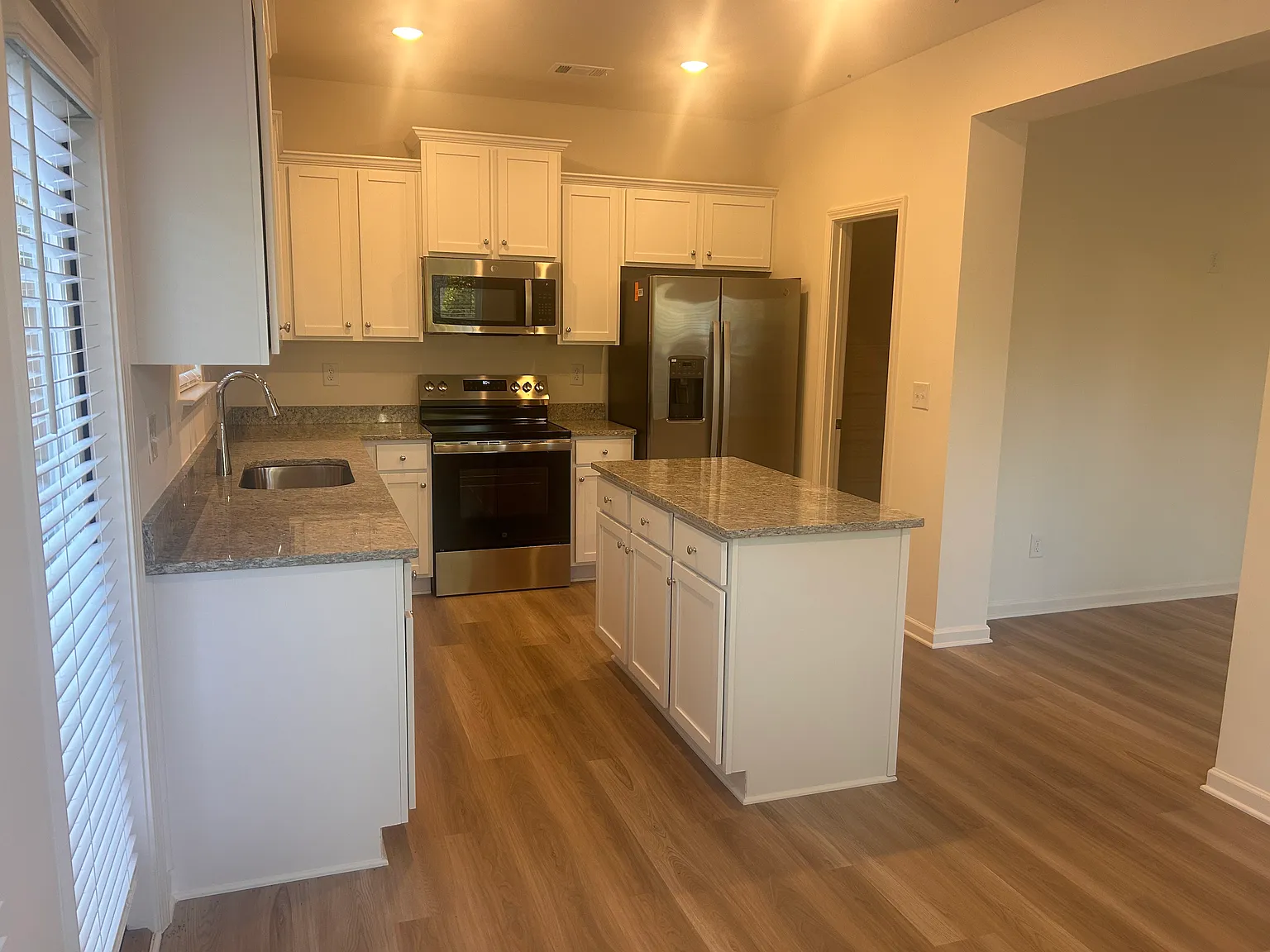 3 bed, 2.5 bath, 1794 sqft, $2,500 — Photo 3