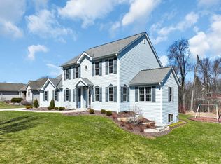 N102W14162 Berrywood Ct, Germantown, WI 53022