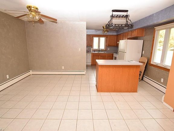 5th image of 1060 Plaza Dr
